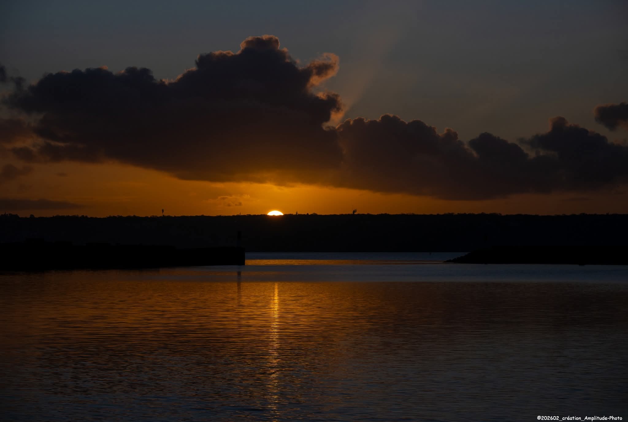 Un lever de soleil avec beaucoup de filtre et de patience